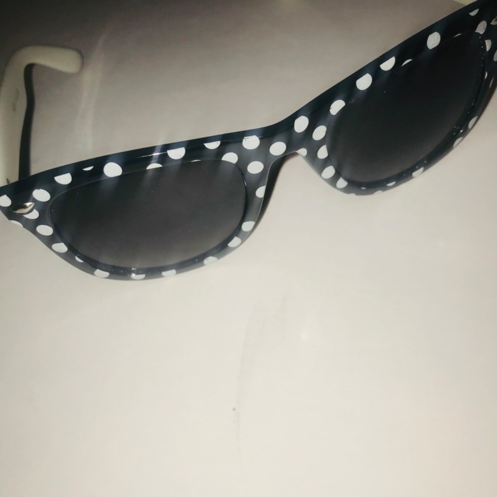 Retro/Vintage Black and White Polka Dot Frame Sunglasses with Black Lenses - Picture 3 of 10
